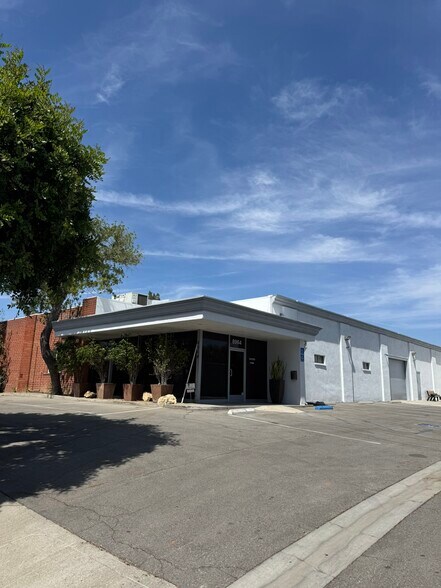8964 Oso Ave, Chatsworth, CA à louer - Photo de l’immeuble – Image 2 sur 4