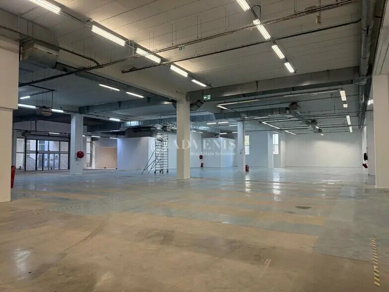 Local d’activités dans Ivry-sur-Seine à louer - Photo de l’immeuble – Image 2 sur 23