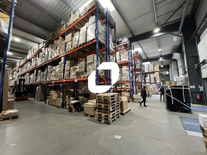 Bureau dans Sars-et-Rosières à louer - Photo de l’immeuble – Image 1 sur 17