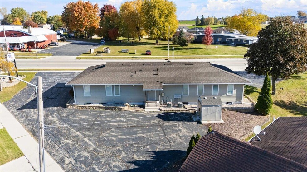 2131 Calumet Dr, New Holstein, WI à vendre - Photo de l’immeuble – Image 2 sur 34
