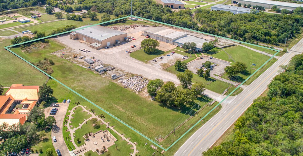 Crane Served Manufacturing Facility portefeuille de 2 biens à vendre sur LoopNet.fr - Photo de l’immeuble – Image 2 sur 14