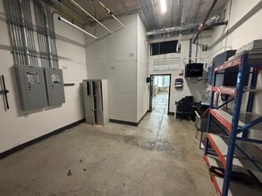 240 NW 25th St, Miami, FL à louer Photo intérieure– Image 2 sur 10