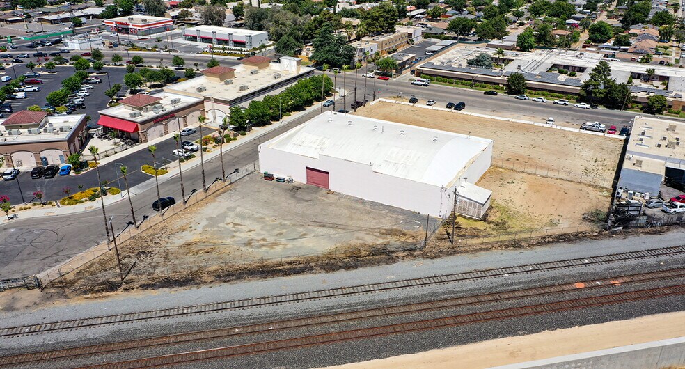 1945 W Yale Ave, Fresno, CA à vendre - Photo de l’immeuble – Image 2 sur 6