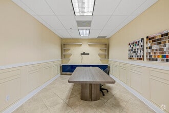 740 NW Enterprise Dr, Port Saint Lucie, FL à louer Photo intérieure– Image 1 sur 11