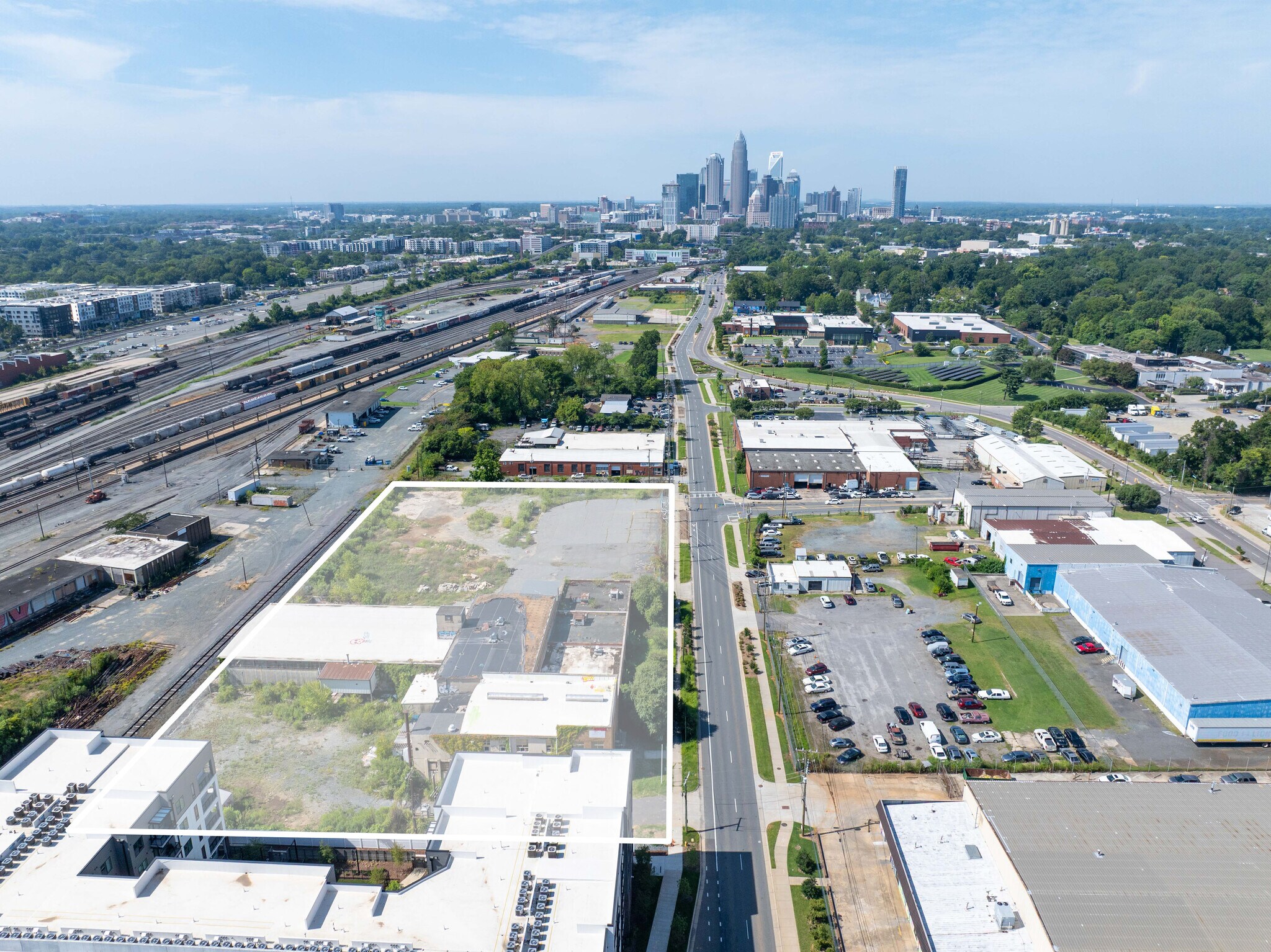 2130 N Tryon St, Charlotte, NC à vendre Photo de l’immeuble– Image 1 sur 6
