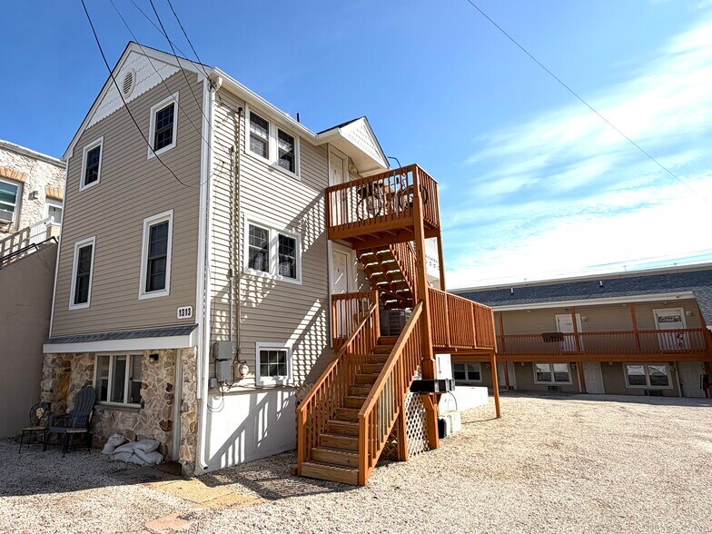 1313 Ocean Ter, Seaside Heights, NJ à vendre - Photo principale – Image 1 sur 7