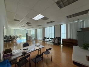 910 Roosevelt Ave, Irvine, CA à louer Photo intérieure– Image 2 sur 6