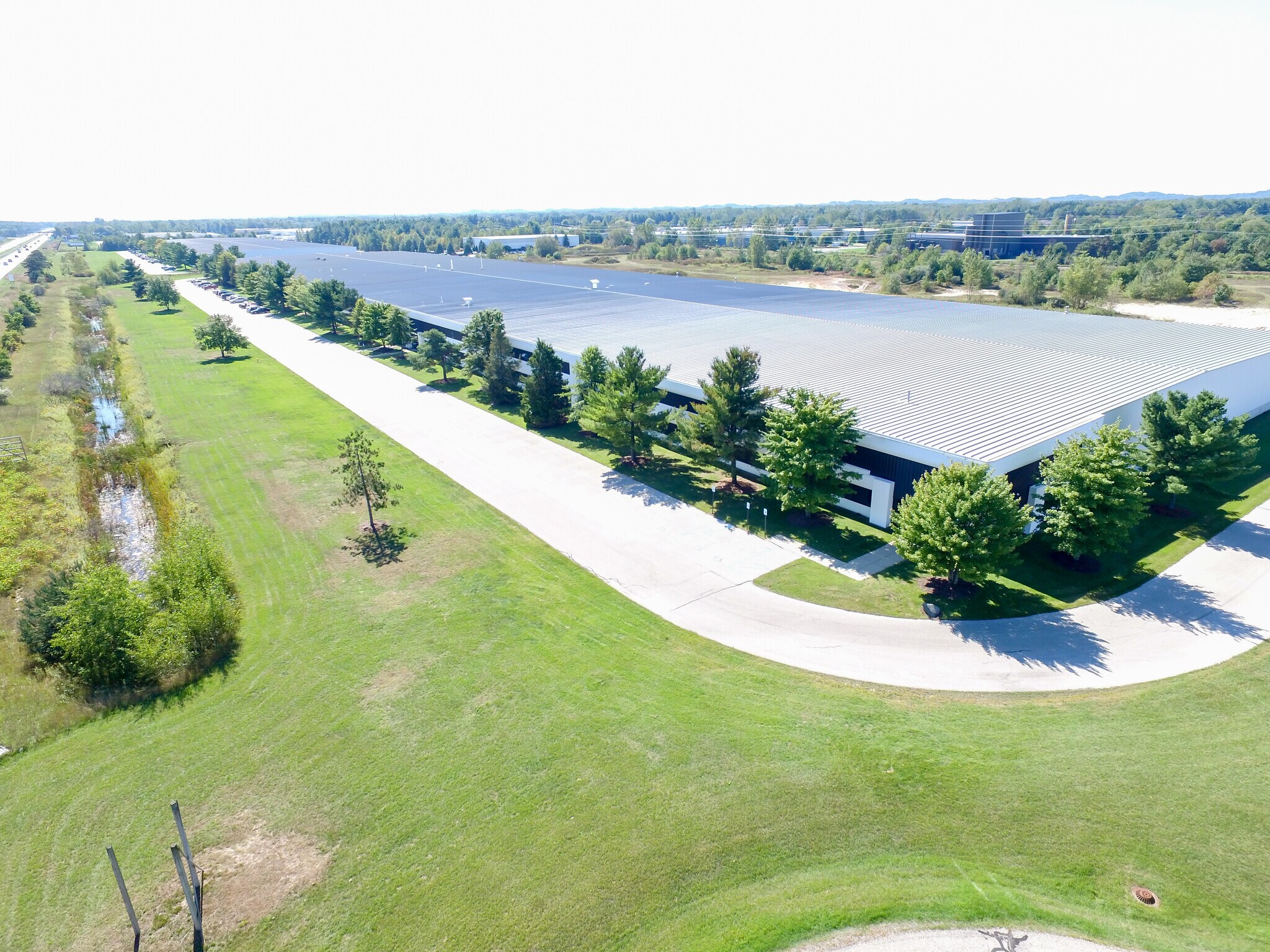 1269 E Mount Garfield Rd, Norton Shores, MI à louer Photo de l’immeuble– Image 1 sur 10