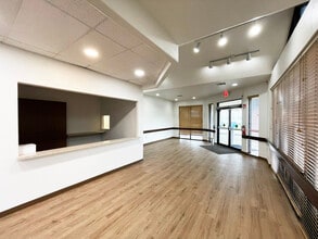 10611 W Fairmont Pky, La Porte, TX à vendre Photo intérieure– Image 2 sur 2
