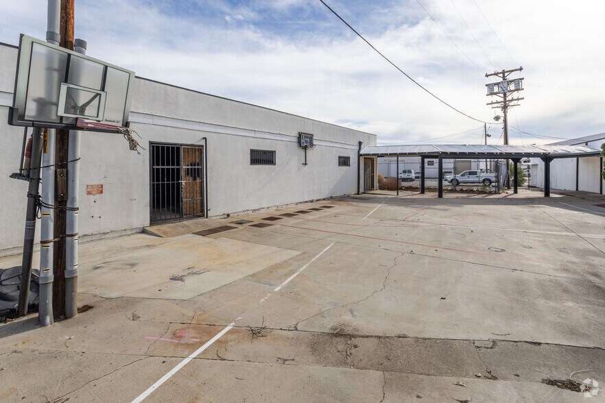 16214 Lindbergh St, Van Nuys, CA à vendre - Photo de l’immeuble – Image 2 sur 4