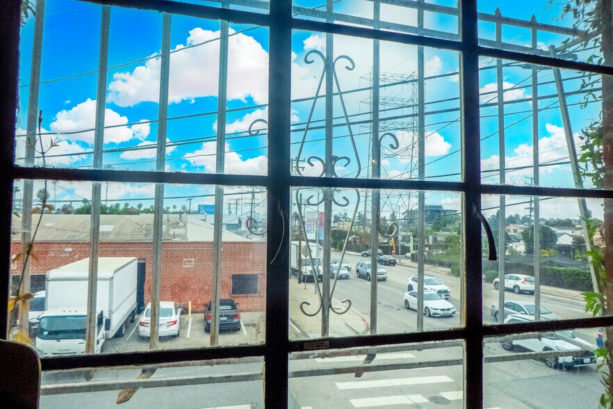 2707 Fairfax Ave, Culver City, CA à louer - Photo de l’immeuble – Image 3 sur 9