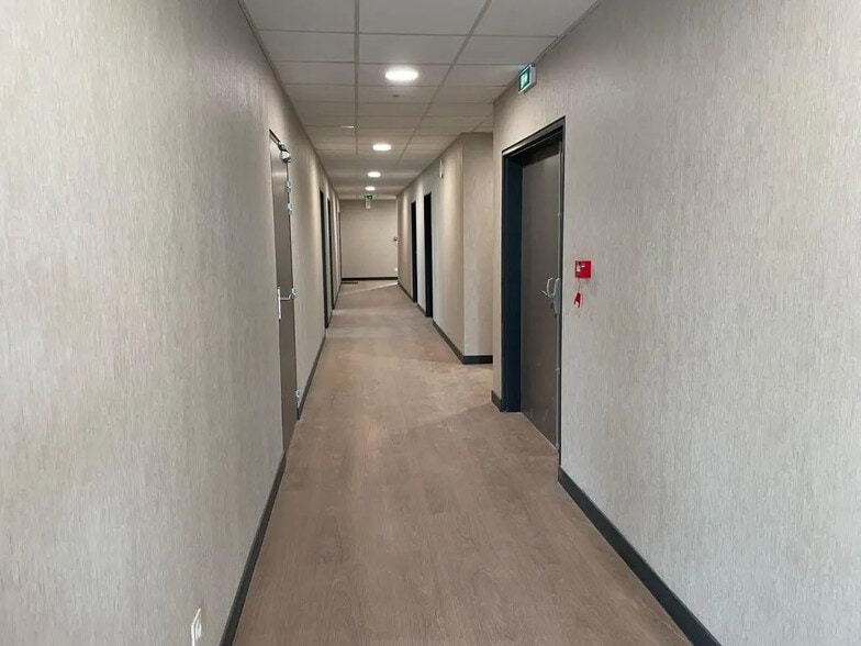 Bureau dans Fontaine-lès-Dijon à vendre - Hall d’entrée – Image 2 sur 8