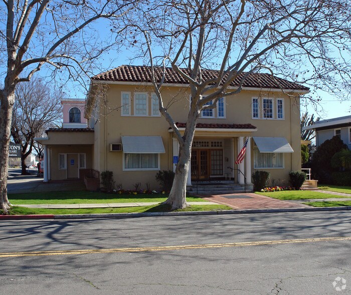 1022 E St, San Rafael, CA à vendre - Photo principale – Image 1 sur 10