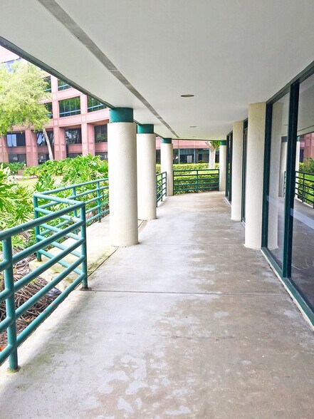491 Northpoint Pky, West Palm Beach, FL à louer - Photo de l’immeuble – Image 3 sur 9