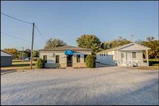 Plus de détails pour 607 E Lyons St, Marissa, IL - Spécialisé à vendre