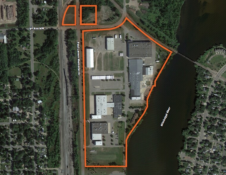700 Paul Larson Memorial Dr, Little Falls, MN à vendre - Photo principale – Image 1 sur 2
