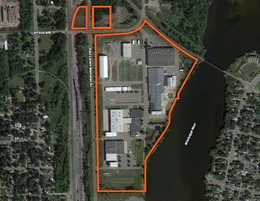 700 Paul Larson Memorial Dr, Little Falls, MN à vendre Photo principale– Image 1 sur 3