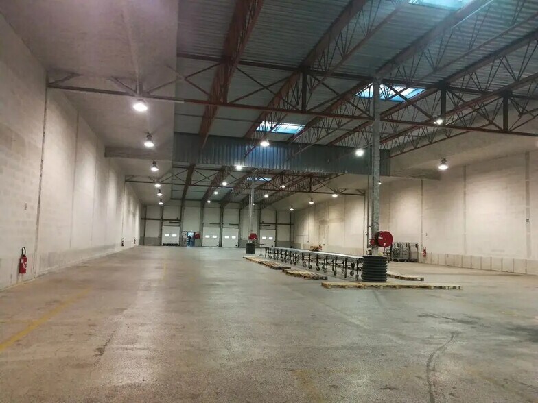 48 Boulevard De L'Europe, Vitrolles à louer - Photo de l’immeuble – Image 3 sur 5