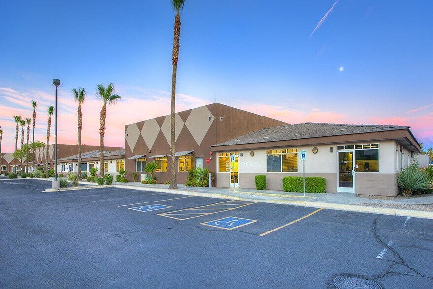 7200 W Bell Rd, Glendale, AZ à louer - Photo de l’immeuble – Image 2 sur 6