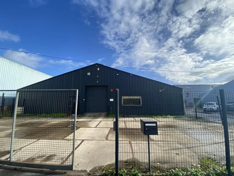 Local d’activités dans Hem à louer - Photo de l’immeuble – Image 2 sur 7