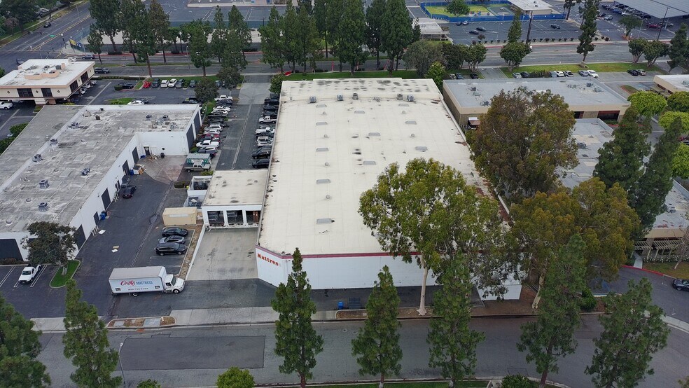 11030 Artesia Blvd, Cerritos, CA à louer - Photo de l’immeuble – Image 2 sur 6