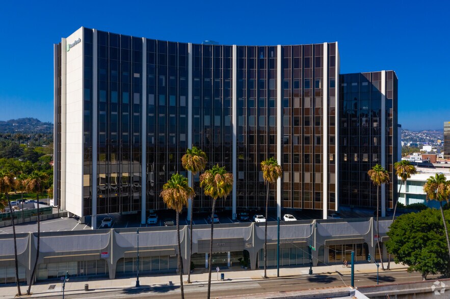 9777 Wilshire Blvd, Beverly Hills, CA à louer - Photo de l’immeuble – Image 1 sur 7