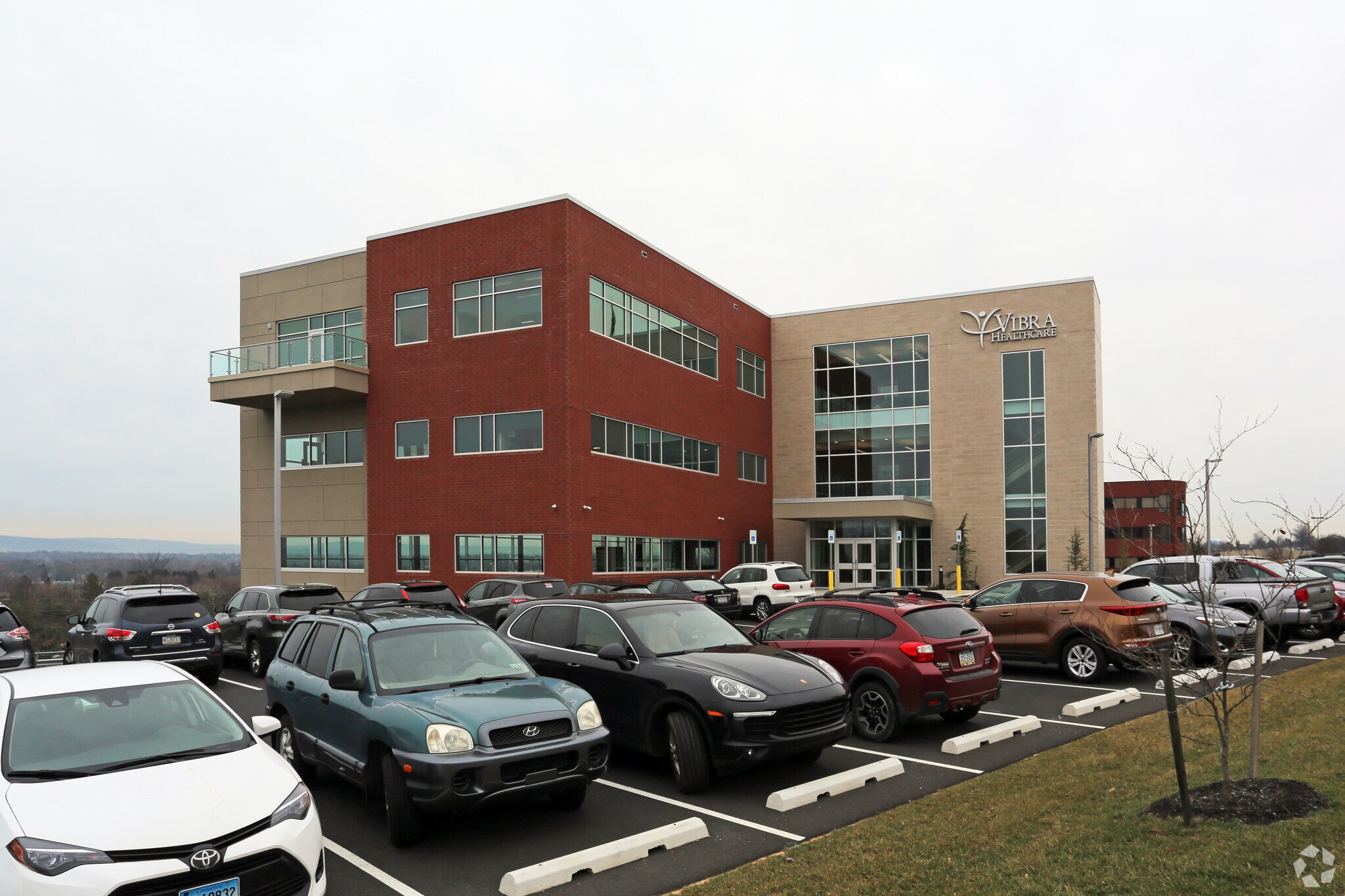 4600 Lena Dr, Mechanicsburg, PA à louer Photo de l’immeuble– Image 1 sur 9
