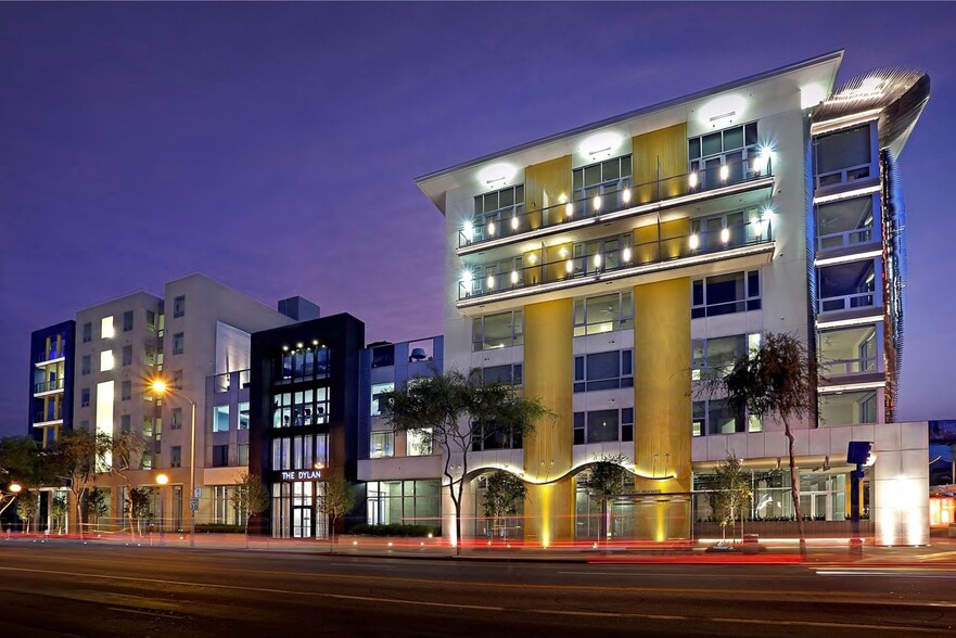 7111 Santa Monica Blvd, West Hollywood, CA à louer - Photo de l’immeuble – Image 3 sur 10