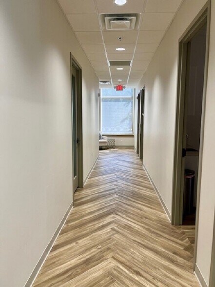 7465 Poplar Ave, Germantown, TN à louer - Photo intérieure – Image 3 sur 10