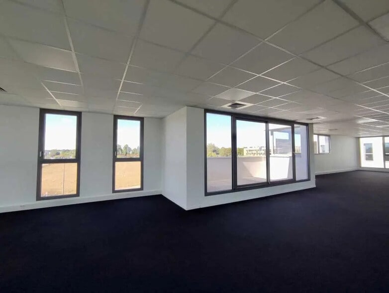 Bureau dans Saint-Martin-du-Vivier à louer - Photo de l’immeuble – Image 3 sur 11