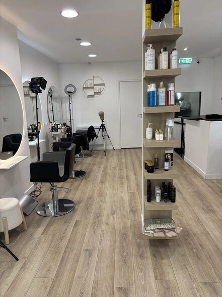 Local commercial dans Paris à louer - Photo de l’immeuble – Image 3 sur 4