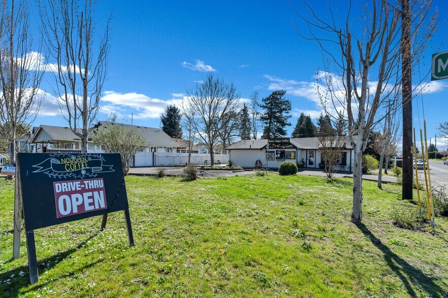 319 S 10th St, Independence, OR à vendre - Photo de l’immeuble – Image 3 sur 29