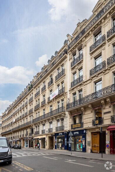 29 Rue Marbeuf, Paris à louer - Photo de l’immeuble – Image 2 sur 30