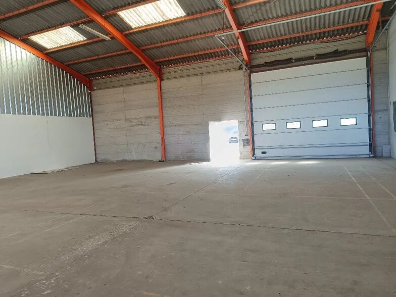 Industriel/Logistique dans Montélimar à vendre - Photo de l’immeuble – Image 3 sur 5