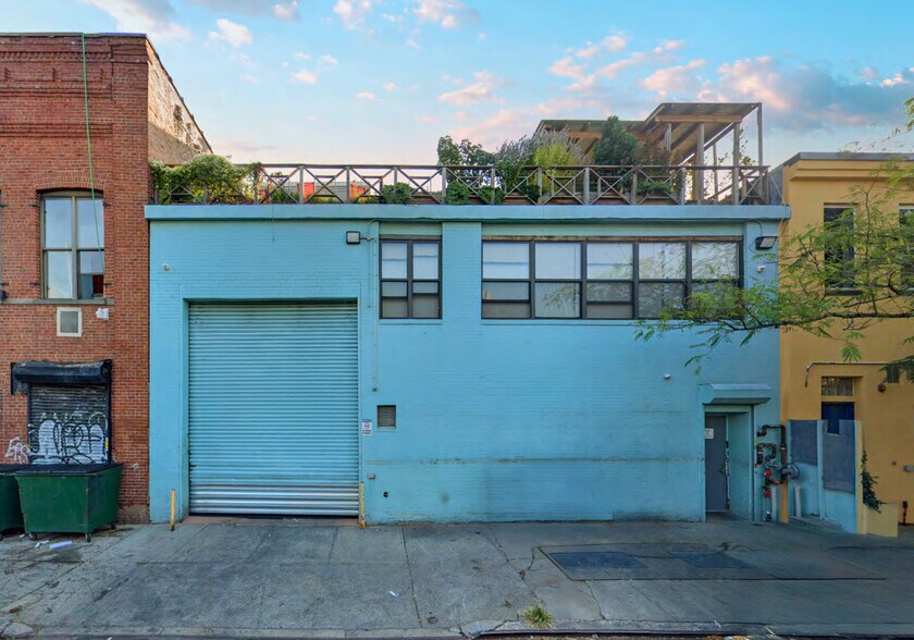 56 Dobbin St, Brooklyn, NY à louer - Photo de l’immeuble – Image 3 sur 3
