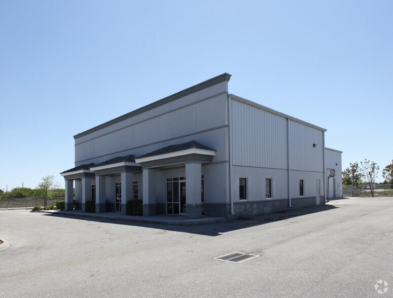 5450 Lee St, Lehigh Acres, FL à louer - Photo de l’immeuble – Image 1 sur 5
