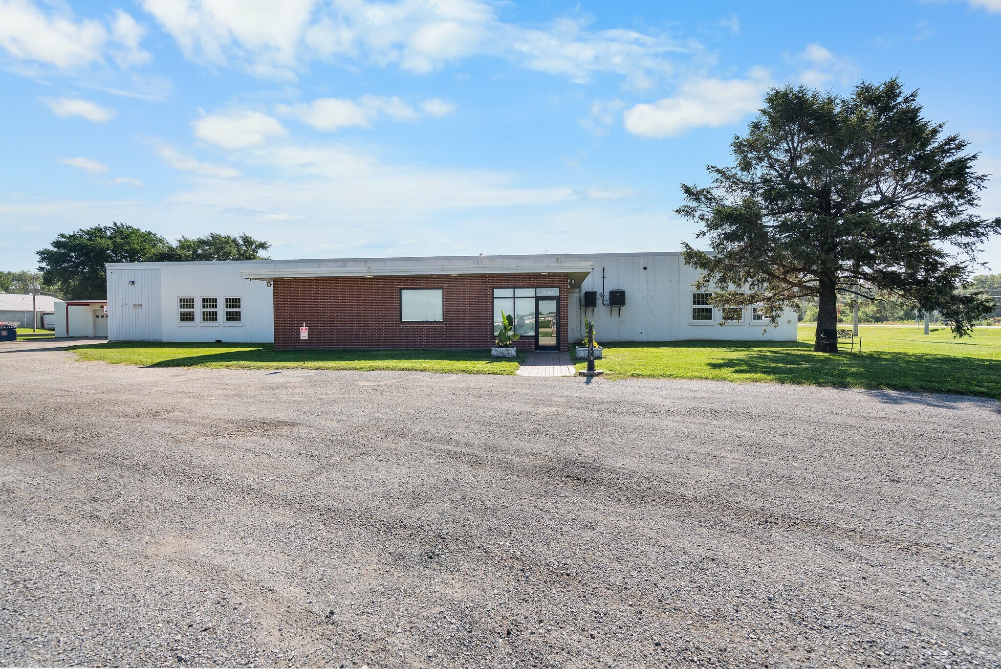 3050 Wagner Rd, Waterloo, IA à vendre Photo de l’immeuble– Image 1 sur 40