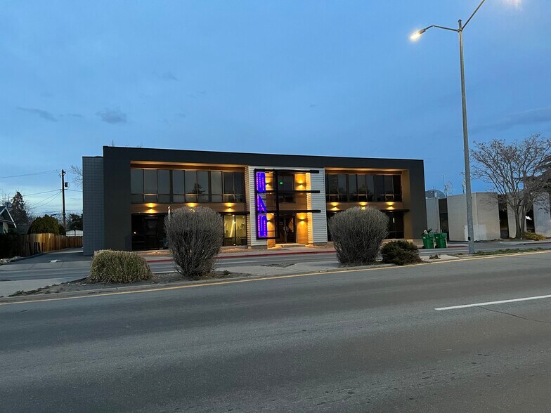 575 E Plumb Ln, Reno, NV à louer - Photo de l’immeuble – Image 2 sur 9