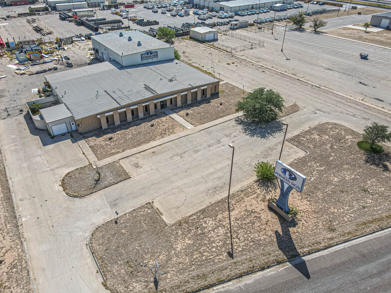 4111 S County Road 1276, Midland, TX à vendre - Photo de l’immeuble – Image 2 sur 22