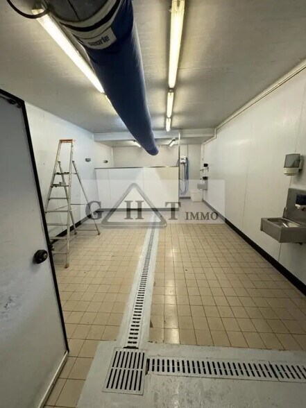 Industriel/Logistique dans Villeneuve-le-Roi à vendre - Photo de l’immeuble – Image 2 sur 7