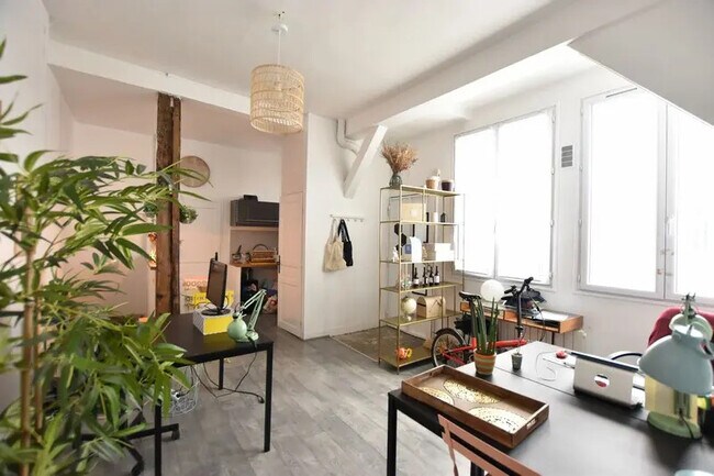 Plus de détails pour Rue Du Faubourg Saint-Martin, Paris - Bureau à louer