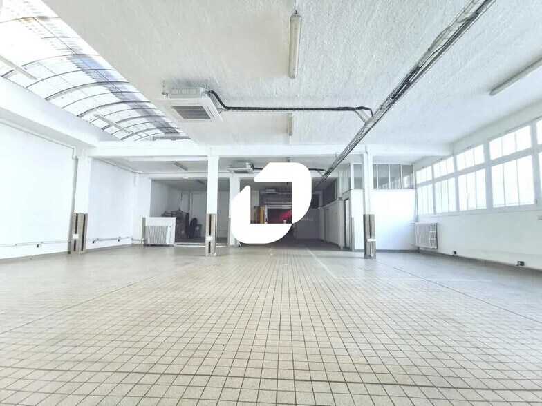 Industriel/Logistique dans Paris à vendre - Photo de l’immeuble – Image 2 sur 5