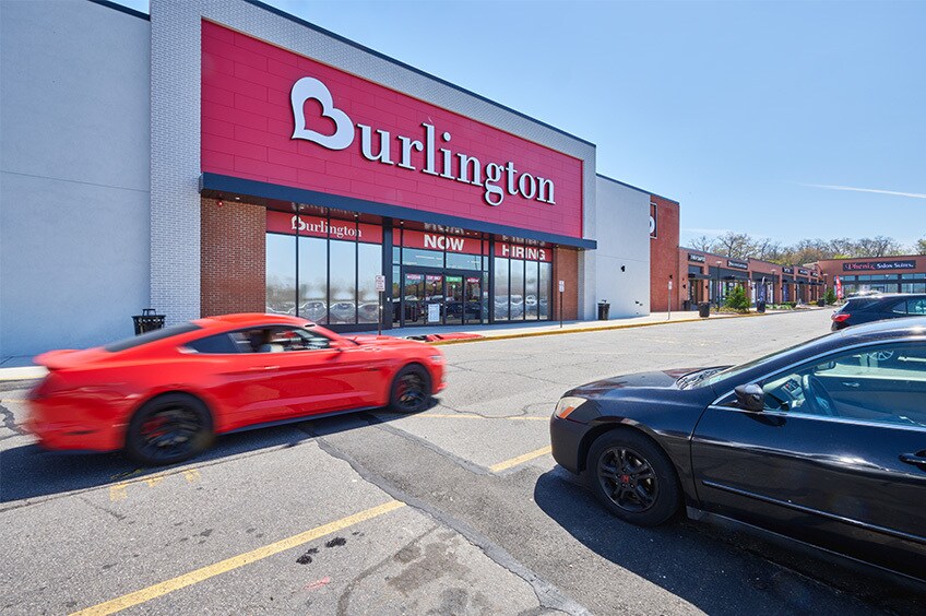839 New York Ave, Huntington, NY à louer - Photo de l’immeuble – Image 2 sur 6