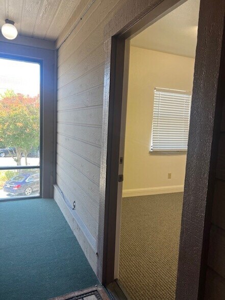 830 School St, Napa, CA à louer - Photo de l’immeuble – Image 2 sur 6