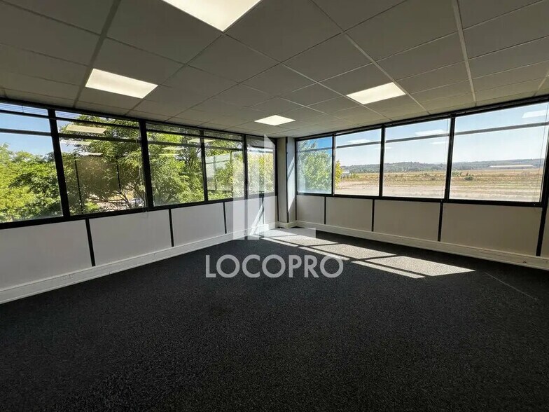 Bureau dans Avignon à louer - Photo de l’immeuble – Image 2 sur 8