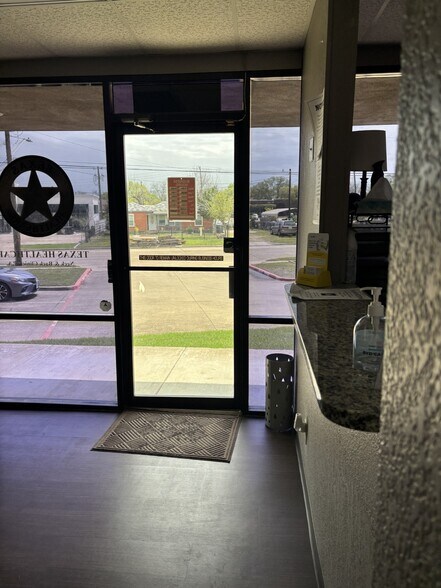 1449 Forest Ln, Garland, TX à vendre - Photo intérieure – Image 3 sur 11