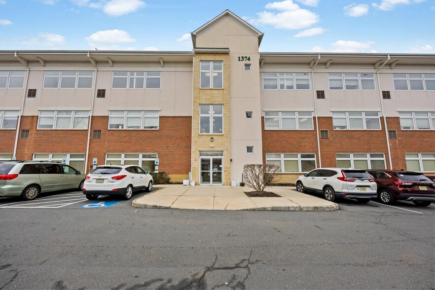 1374 Whitehorse Hamilton Square Rd, Hamilton, NJ à vendre - Photo de l’immeuble – Image 2 sur 47