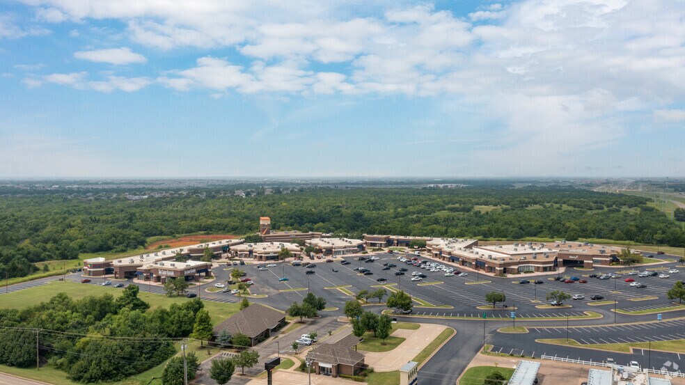 3705 W Memorial Rd, Oklahoma City, OK à louer - Photo de l’immeuble – Image 2 sur 3