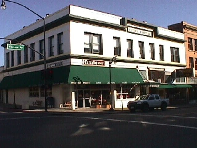 18-24 Western Ave, Petaluma, CA à louer Photo de l’immeuble– Image 1 sur 1