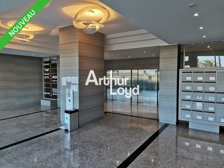 369 371 Promenade Des Anglais, Nice à louer - Photo de l’immeuble – Image 3 sur 4